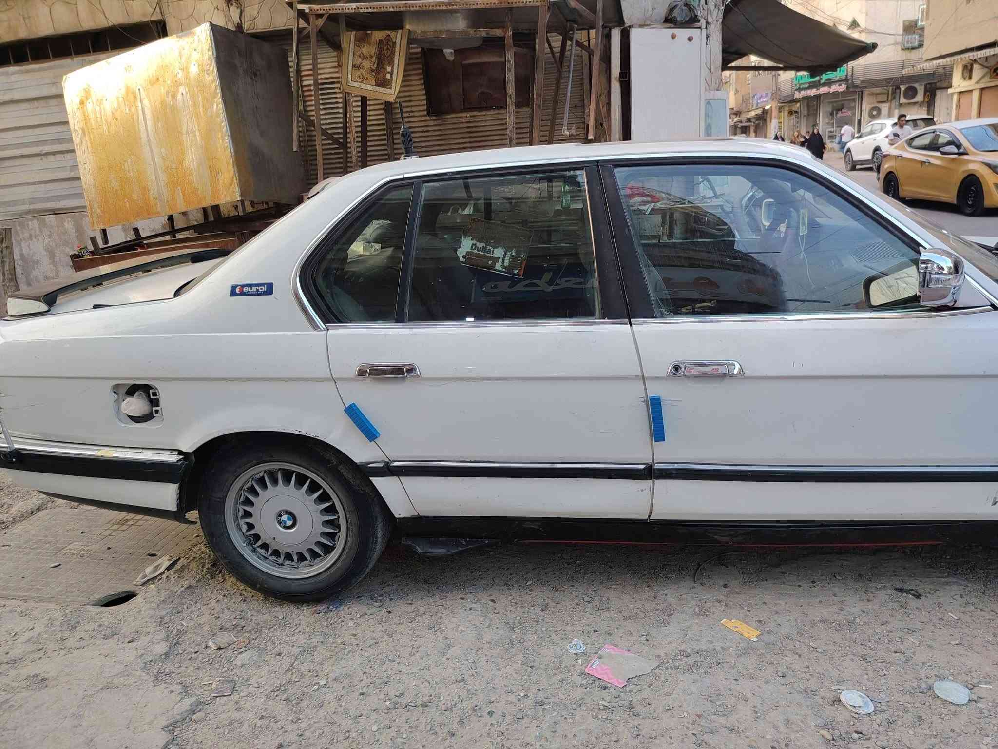 السلام عليكم موديل 92 حجم 730  تحويل ثاني يوم مكينة بيهة لاستيك ولف بس اول متشغل تبخر شوية وتكطع بدون تنقيص كير اوتو السيارة موضح كلشي بالفيديو عوزهة ترتيب بسيط السعر ٢٧ المكان بغداد ***********
