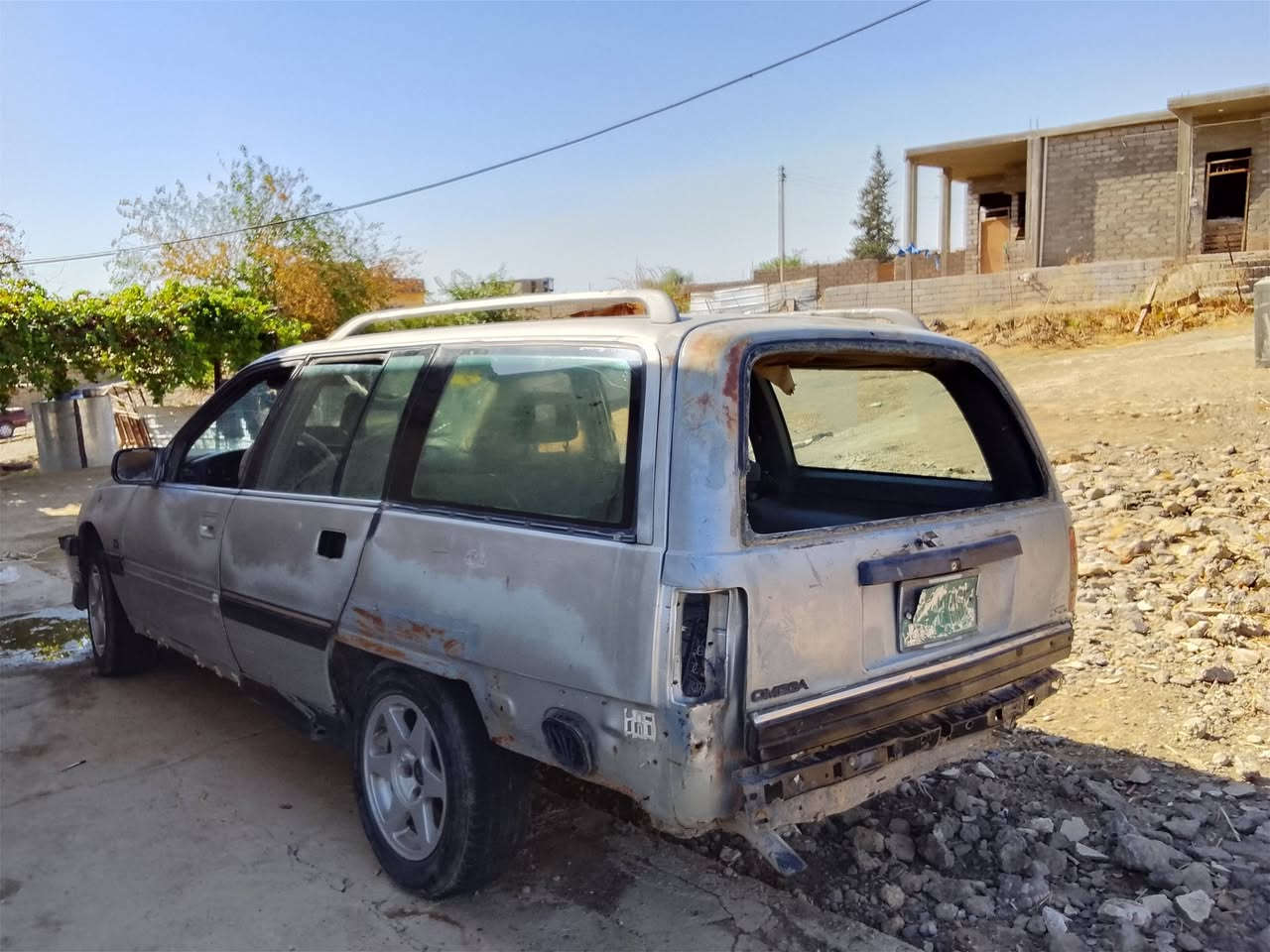 سياره وميكه لبيع كير ومحرك شرط بسبع وراق وبيها مجال ***********
