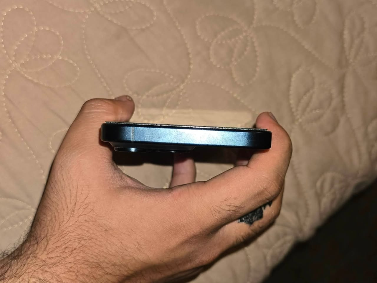 ايفون 15 برو ماكس جهاز غني عن ا لتعريف بلادي ما مفتوح ما مبدل بي اي قطعه بطاريه 97 بلاديه كارتونه موجود اريده مراوس شعندك اعرض تعليقات لو واتساب 
*********** مامتواجد ماسنجر
