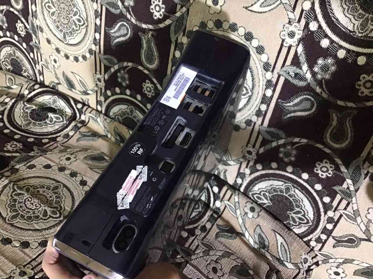اكس بوكس 360 سلم    XBOX 360 Slim.  بي العاب جي تي اي فايف. وهواي العاب وكلشي ويا يدتين بس يحتاج  تبدلهن او تصلحهن 
مكاني بصرة حيانية اول لاين 
السعر 110 
***********
