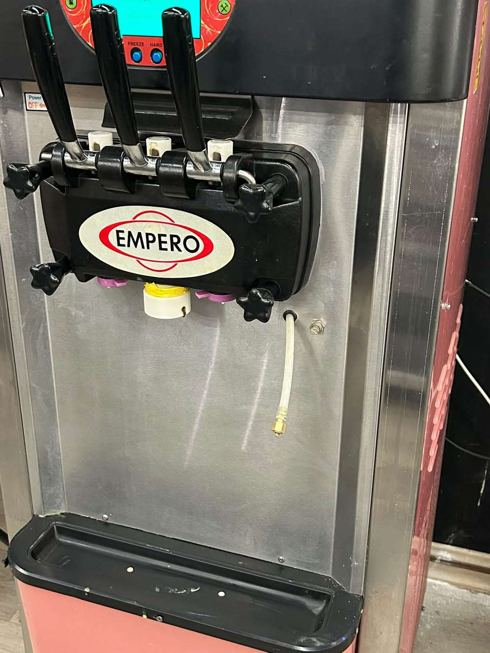 :
🍦 ماكينة آيس كريم سوفت للبيع

EMPERO – Empero

* ماكينة آيس كريم سوفت 3 مخارج
* نكهتين + ميكس بالنص
* موديل: BJ219CRE/C-D1
* الماكينة موجودة وحالتها واضحة بالصور والفيديو 
السعر مليون وبيها مجال للطيبين 

للاستفسار :***********

