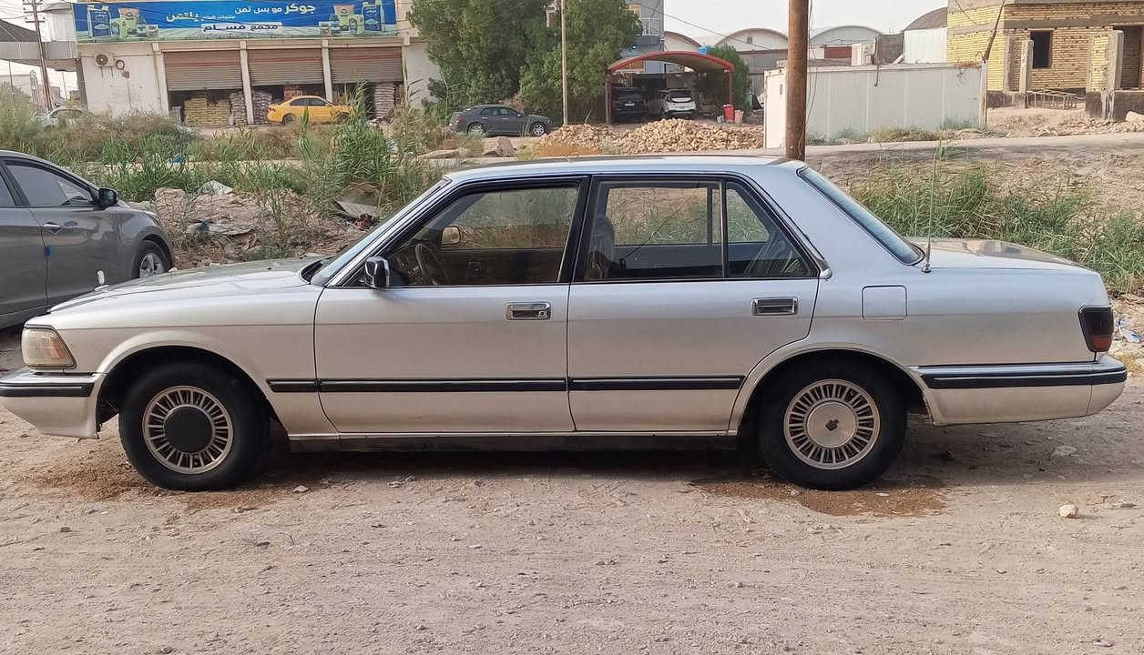 السلام عليكم سيدان موديل(( 1989))مكينه ((2500))مصبوغه عام للجماليه راعيه أبو السنويه ابسوق الشيوخ تاريخ انتهاء السنويه 2030جاهزه تبريد جاهز بس كمبريسر عاطل السعر ((47))وبيه مجال العنوان الناصريه سوق الشيوخ طريق العكيكه قرب مجمع قسام للاستفسار على الرقم (( ***********))
