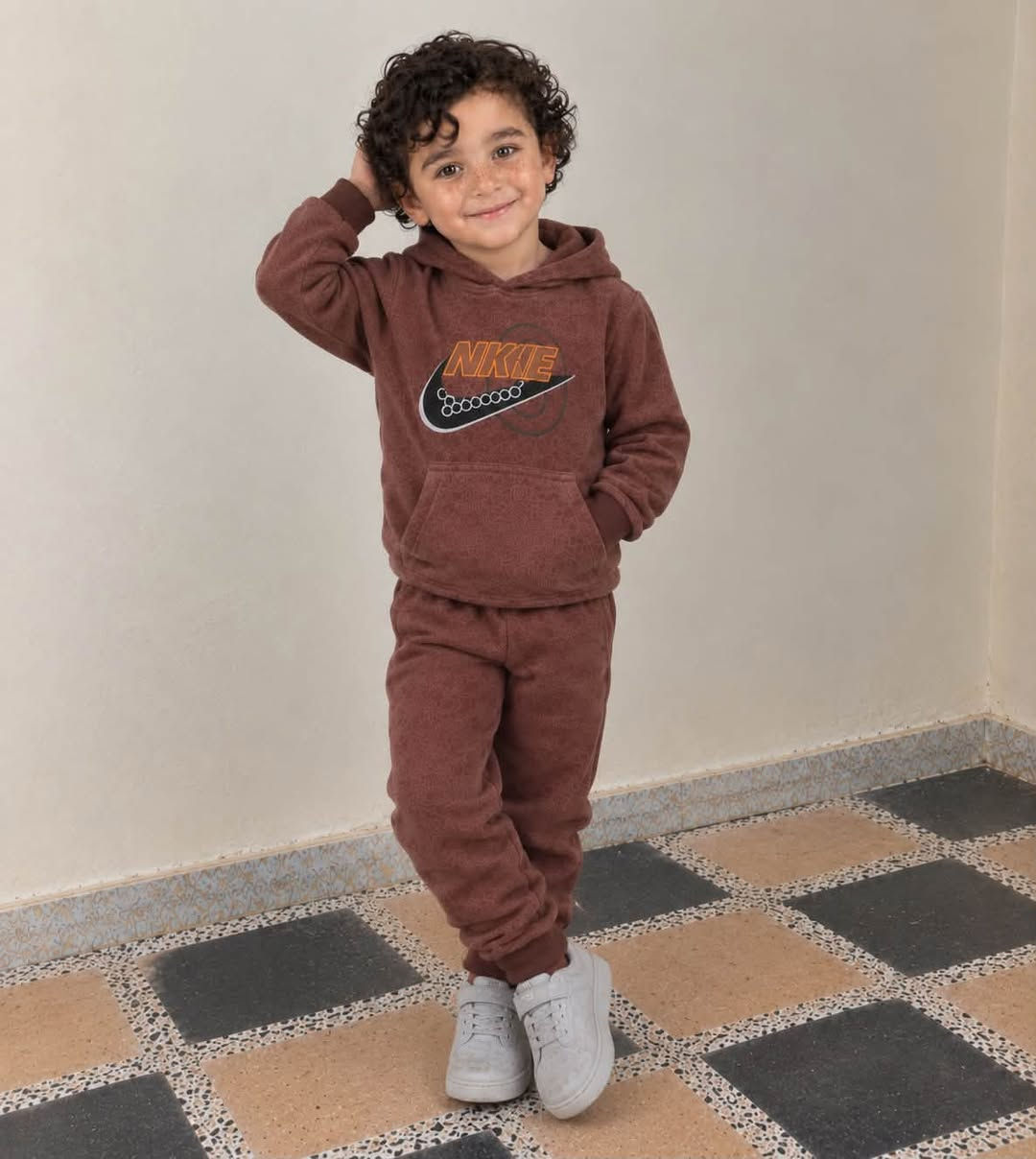سعر القطعة 5 ونص
توصيل مجاني داخل قضاء الحي
من عمر 2/3/4
***********

نص مكتوب في الصور:
- بدون حذاء سعر القطعة 5 ونص من عمر 4/3/2
- بدون حذاء
