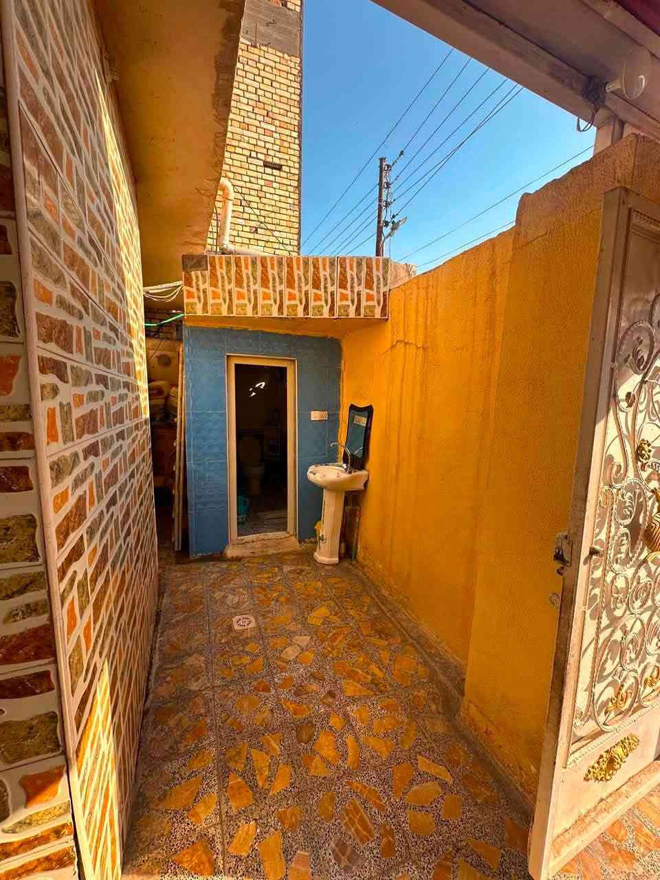 دار للبيع في النجف حي الانصار  120 متر طابقين كونكريت 
غرفه وصالة واستقبال وحمام بارد وحار الطابق الاول 
الطابق الثاني غرفتين وحمام وتخاريج وسطح 
الطابق الثالث سطح الدار نظيف جداً
للاستفسار 
***********
