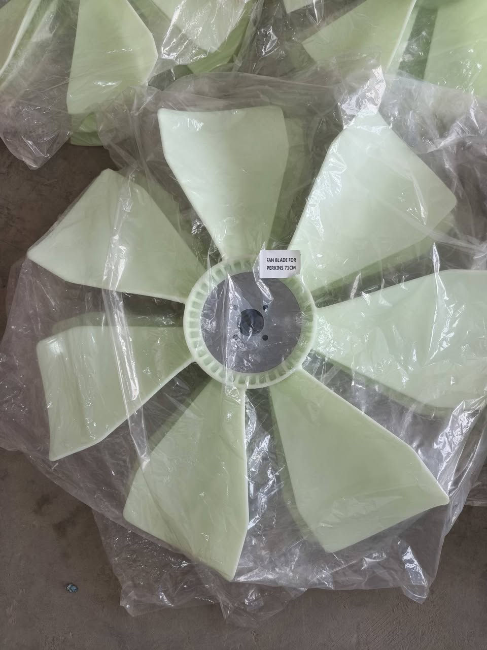 الشارقة للفلاتر  توفر وجبة جديدة من مراوح التبريد
 (Fan Blades) الخاصة بالمولدات والمكائن الزراعية والصناعية (Perkins وغيرها)، بأعلى جودة وبكافة القياسات والأحجام لتلائم مختلف الاستخدامات:
​1. مروحة تبريد قياس 52 سم
​2. مروحة تبريد قياس 56 سم
​3. مروحة تبريد قياس 62 سم
​4. مروحة تبريد قياس 71 سم
​5. مروحة تبريد موديل (F460-41-64-7
✔️ تحمل عالي وعمر أطول
✔️ حماية ممتازة للمحرك
✔️ توصيل لجميع المحافظات 🚚
***********
​📍 العنوان: واسط - الصويرة
