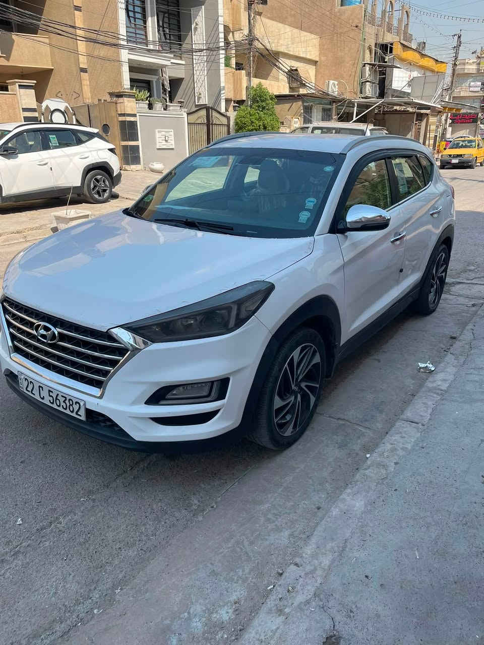 السلام عليكم 
توسان 2019 خليجيه 
مكينه 2000 دوش 
مواصفات: بصمه ومري شفط وشاحن لاسلكي وكشافات وترحيب بيبان 
السيارة بيها مكانات صبغ ابيع عام 
وطختها من ورا 
السعر 120 
الشراي يتصل ***********
العنوان بغداد 
ورقم السيارة اربيل وشرط التحويل
