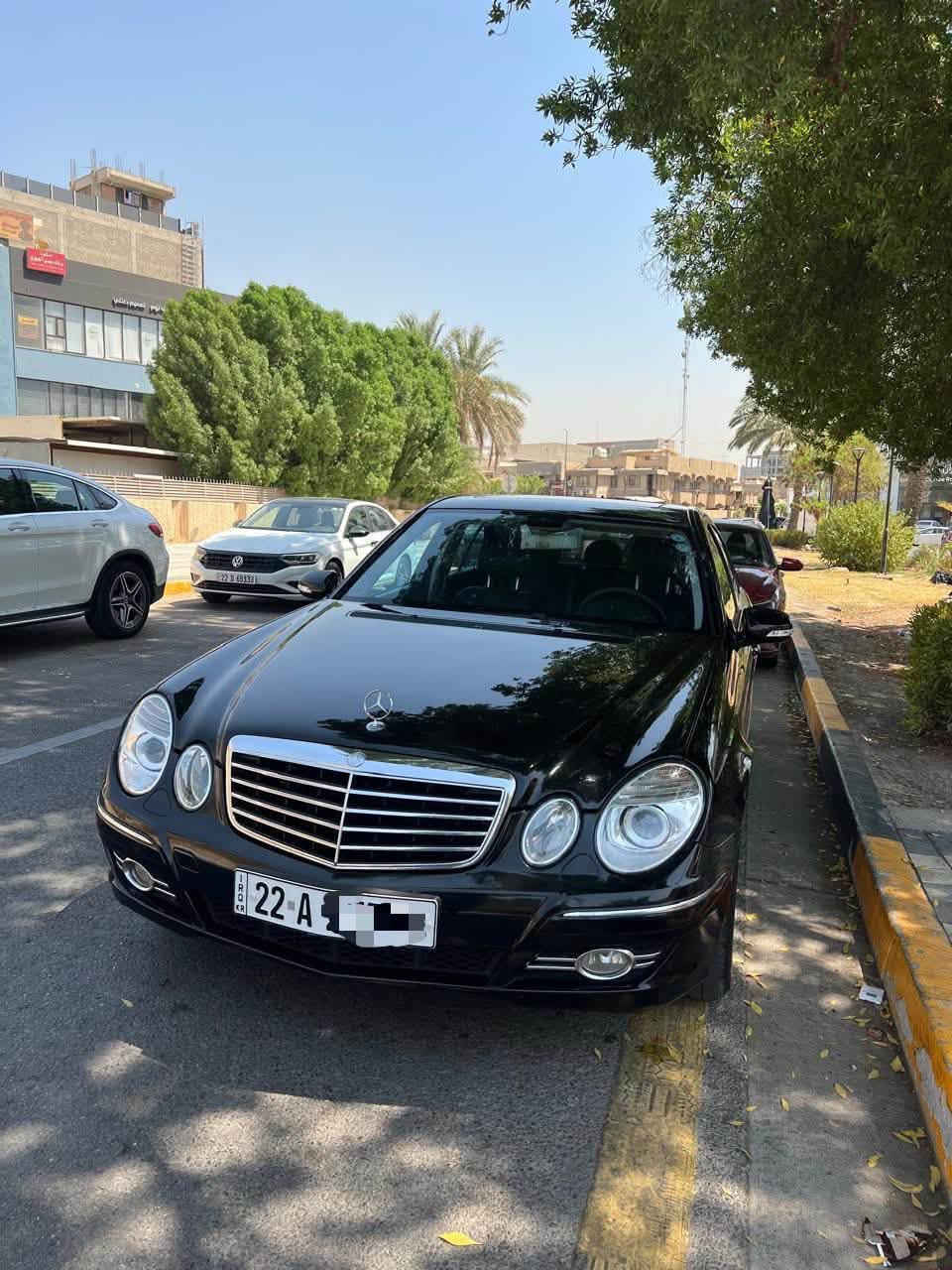 ╔═══ ❖ بسم الله الرحمن الرحيم ❖ ═══╗
🚘 مرسيدس أم عيون W211 E350 موديل 2008 🚘
🔥 المرغوب والمكفول 🔥

• محرك وكير مكفولات
• كير 7 نمر
• السيارة طيارة ما شاء الله 🚀
• نادر تلكه هيچ قطعة، وبهالنظافة وبهالمواصفات 👌
• وضع البلادي 
• كشنات جلد
• تبريد وتدفئة للكشنات ❄️🔥
• تحكم كهربائي بالأبواب
• فتحة سقف
• ستيرن تحكم كهربائي
• صعود ذكي
• نظام ترحيب
• سماعات دمام 🔊
• السيارة نظيفة كلش ✨
• الصبغ بيها ربع جاملغ فقط: الأمامي الأيمن

💰 السعر: 150 ورقة

📞 للاستفسار:
***********
موقع السياره بغداد اليرموك
╚═══ ❖ الله يرزق الجميع ❖ ═══
