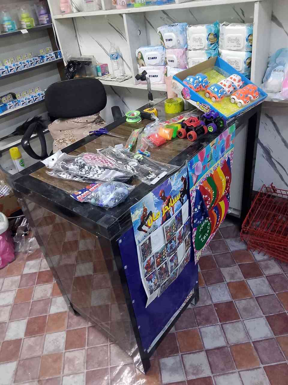 عندي رفوف خشب
قياس مترتين عدد 3 القطعه ب20الف 
ميز كاشير سعر 40الف
رفوف عامودي صغير ب20الف
رفوف عامودي واكبر ب25الف 
مستعجل على بيعتهن 
مكاني البلديات 
***********

نص مكتوب في الصور:
- am /al.tabakh
- c.altabakhfood
- com/altabakhfood