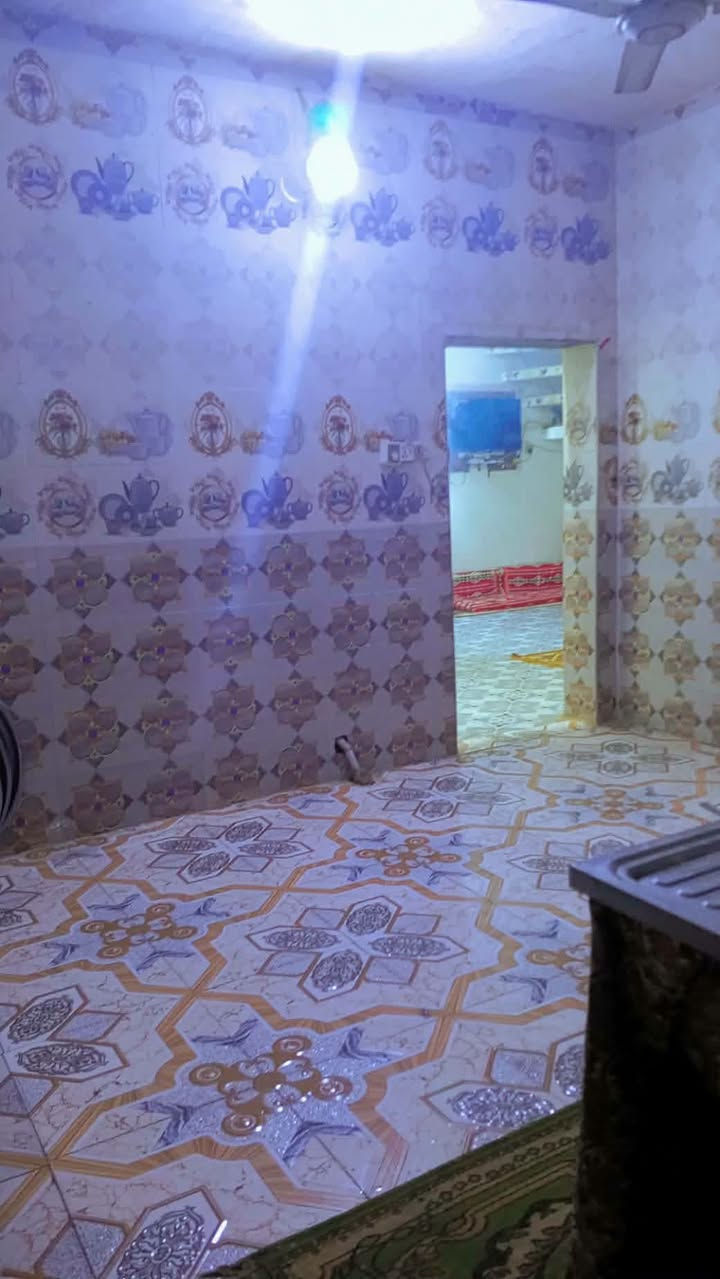 سلام عليكم 
بيت للبيع لكوت حي لحكيم 
بشارع سكلت الوادي
مساحته 240م
طابوق بس السقف عكادة
غرفتين نوم وصاله ومطبخ وستقبال وكراج وحديقه وحمامات اثنين وترك سعره 70وبي مجال
اذى مراوس بلجه القابله بس مساحه اكبر ينطي فرق او بي نقص وينطي فرق
