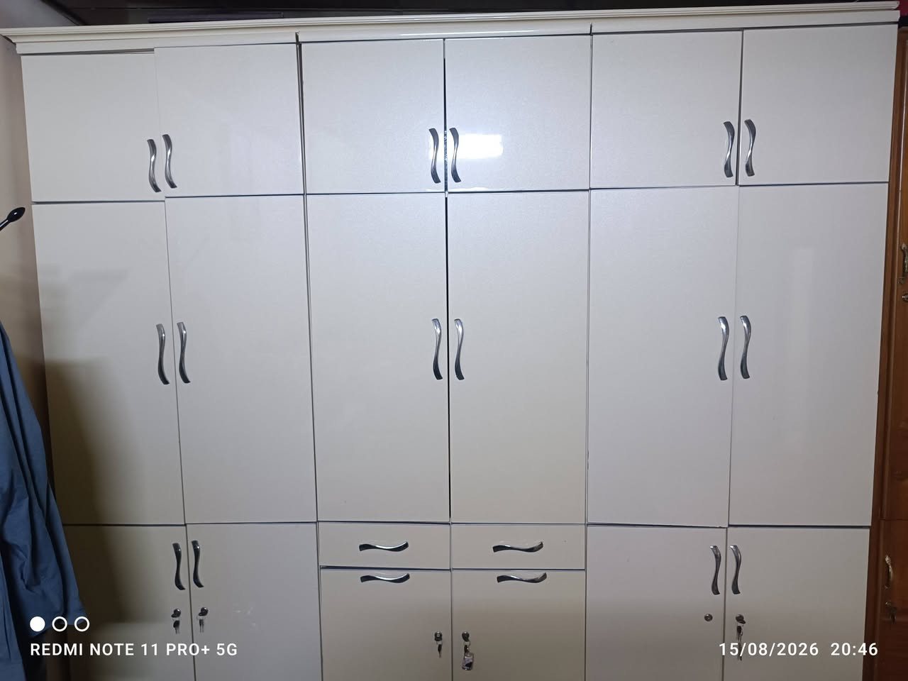 معرض نوين  مستعمل للبيع بدون عيب كلش نضيف 
عنوان كركوك بارود خانه 
رقم ***********
السعر 300الف
