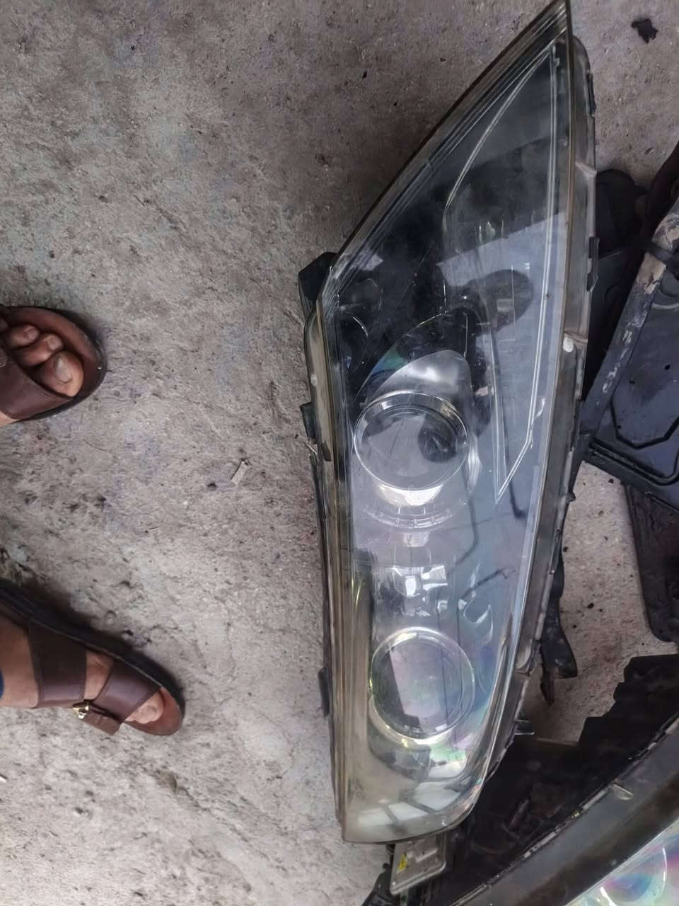 اسلام عليكم 
من رخصت صاحب الكروب المحترم 
عندي لايت مال اوبتمه 
أبو العدسات زوج كلش نضيفات بس مال البراغي البلاستك مكسورات إب سعر مناسب مكاني بغداد الكريعات ***********
اتصل واني حاضر

