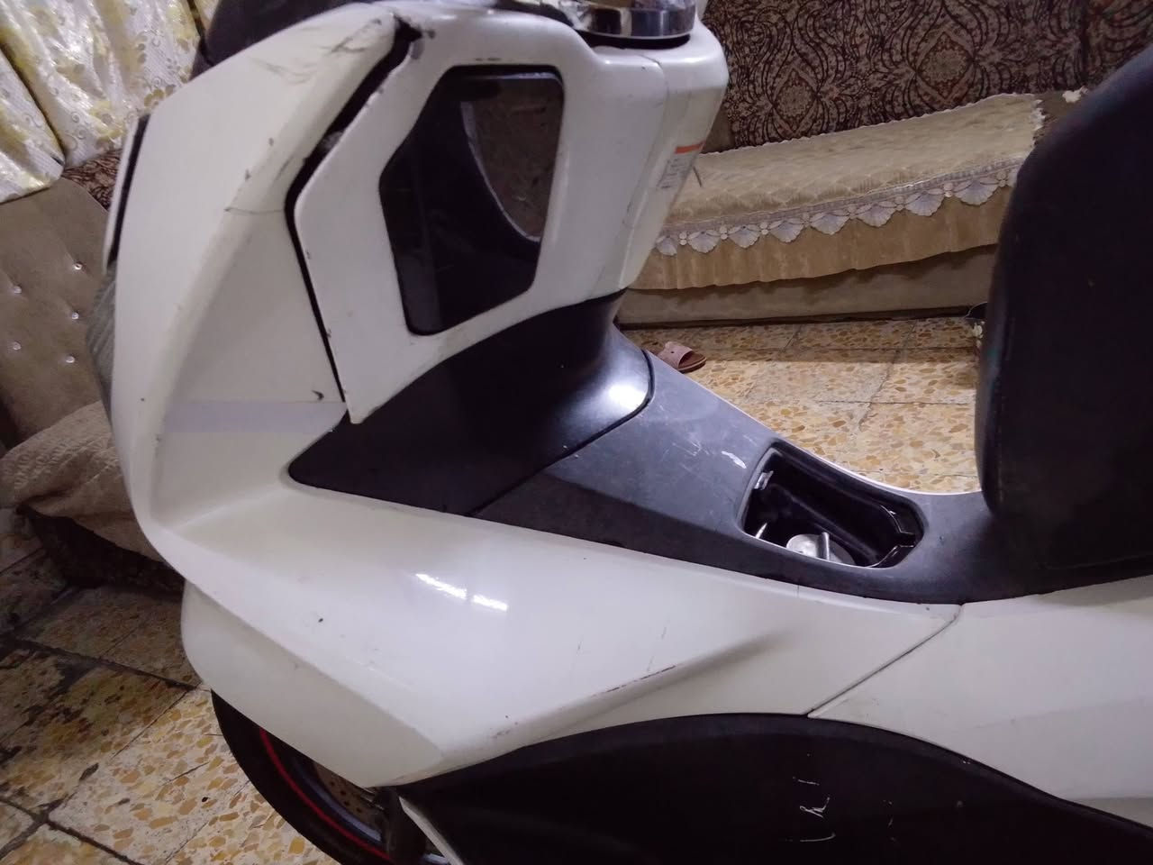 اسلام وعليكم بيسي إكس للبيع جيل ثاني ياباني JF مكينة 150دراجة كارتون تخبل نقص باب وجامة واقية مال صالنصة دراجة غسلتهة وكامت مدير سلف بس جكجك من يم الفيوزات وتحرك بالفيوزات وتفتح الشاير ولايت دراجة كوم حديد عالم كالو مغنطة وعالم تكول بالضفيرة قطع اني بيع كوم حديد تجي جيب سيارة وتحمل اكفلك بس سرقة مكاني بغداد مدينت الصدر السعر 850الف وماكو هيج ياباني ***********اتصل وتدلل
