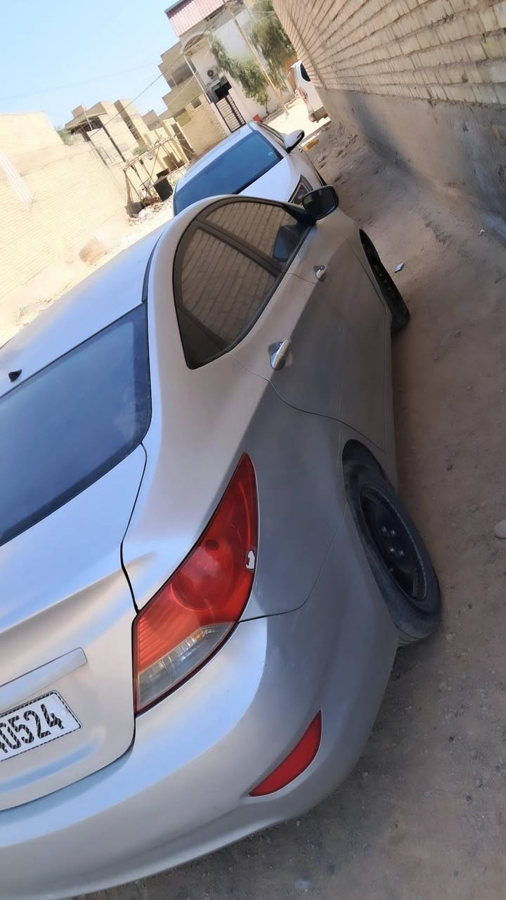 للبيع اكسنت خليجي مديل 15 محرك 1400
رقم نجف نكليزي باسمي السياره مداور ثاني يوم 
سنويه تسقط 2031  هزه جديده .
السياره نضيفه وحلوه مثل ماموضح بصوره بيها قطعتين جاملغ وصبغ بنيد 
السعر 73 وبيها مجال 
الاستفسار هاذه رقم بي واتساب ***********
مكاني نجف

نص مكتوب في الصور:
- OBSESSED