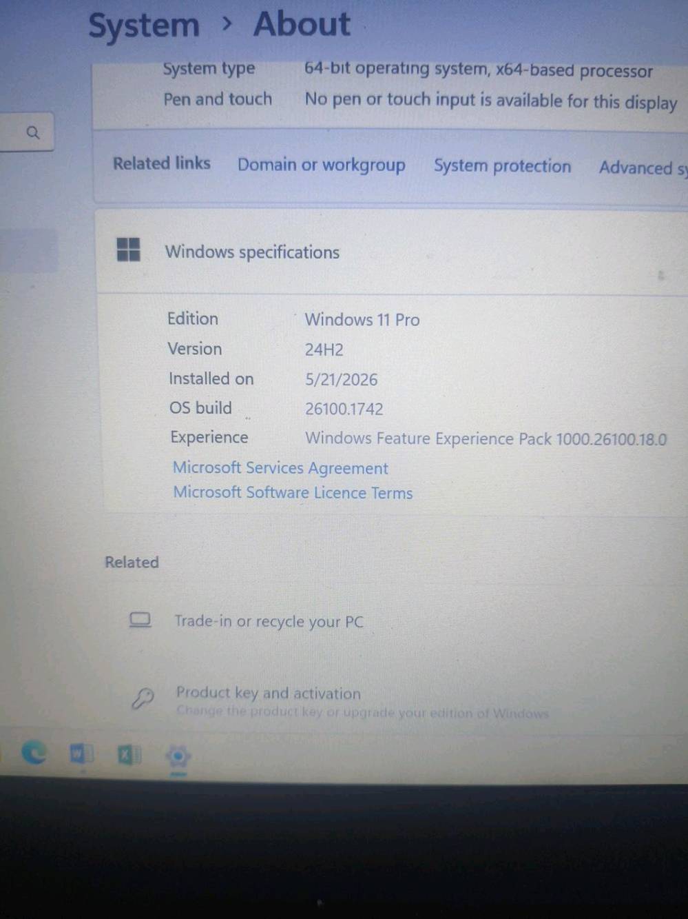 السلام عليكم 
لاب توب Lenovo للبيع مواصفات لأب توب موجودة كلها بعدها جديدة و نضيفه 
راديها ب325 و بيها مجال 
مكاني بغداد 
موجود على الواتساب 
***********
