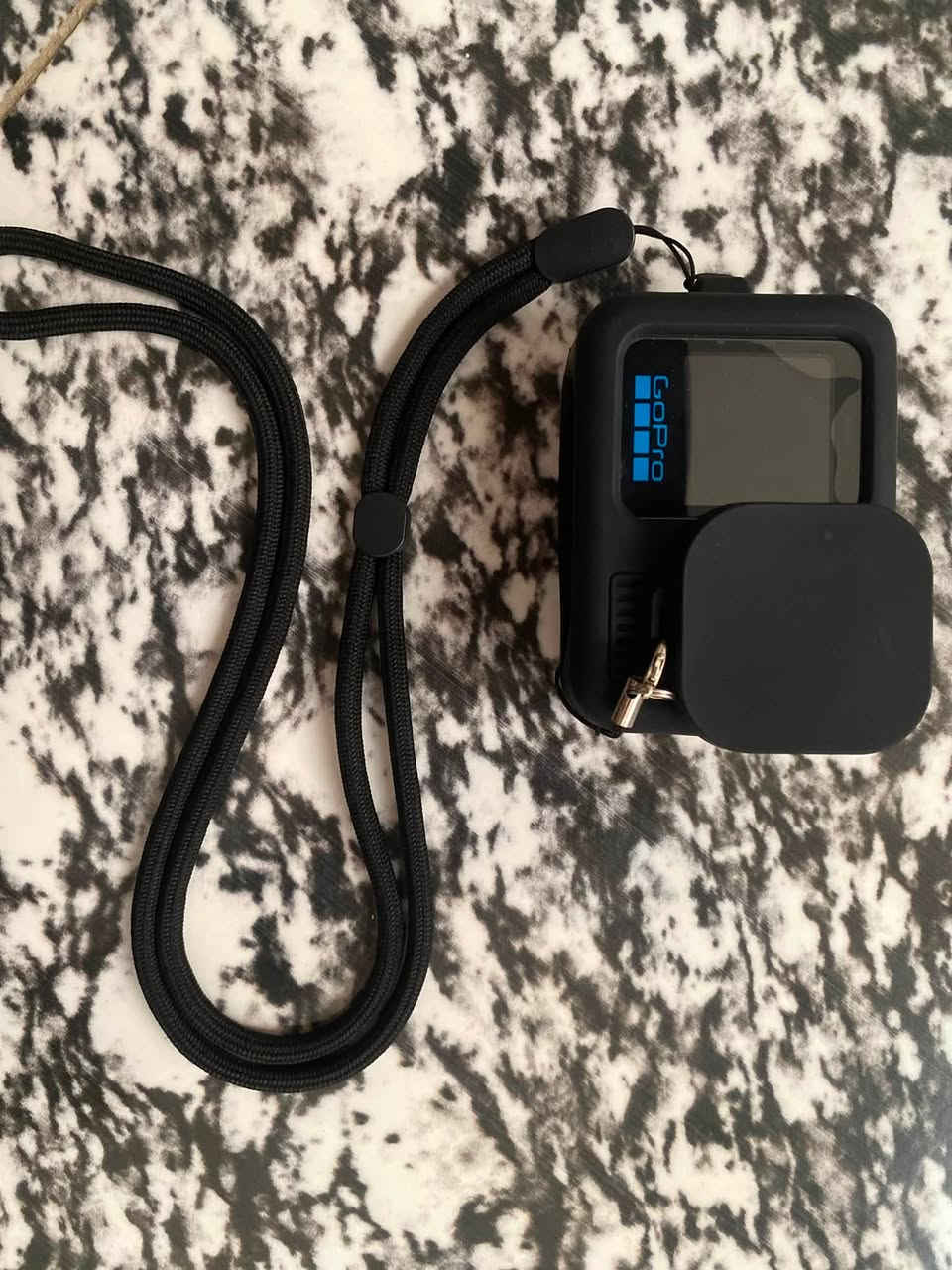 🔥 للبيع GoPro HERO 13 Black — شبه جديدة 🔥
📸 كاميرا GoPro HERO 13 Black بحالة شبه جديدة، استخدام خفيف ونظيفة جدًا، وتعمل بشكل ممتاز بدون أي مشاكل في التصوير.

🎥 أهم مواصفات التصوير:
• تصوير 5.3K بدقة تصل إلى 60FPS
• تصوير 4K حتى 120FPS للسلو موشن والحركة السريعة
• تثبيت إلكتروني قوي جدًا HyperSmooth 6.0
• تصوير 10-bit HDR / HLG HDR للحصول على ألوان وتفاصيل أفضل
• تصوير 8:7 Full Frame وإمكانية قص الفيديو لاحقًا للـYouTube أو TikTok أو Reels
• تصوير Slow Motion بسرعات عالية تصل إلى 400FPS في أوضاع محددة
• تصوير صور بدقة تصل إلى 27MP
• مقاومة للماء حتى 10 أمتار بدون غلاف إضافي
• شاشات أمامية وخلفية للمشاهدة والتحكم
• GPS لتسجيل السرعة والمسار والبيانات أثناء التصوير
• دعم عدسات GoPro HB-Series القابلة للتبديل

🎁 تأتي معها:
🔋 3 بطاريات أصلية Telesin
💾 مع رام ذاكرة 128GB
🧳 حافظة للكاميرا

⚠️ للتوضيح وبكل شفافية:
يوجد خدش بسيط جدًا في الجزء العلوي من إطار العدسة، ولا يؤثر نهائيًا على التصوير أو جودة الصورة. والقطعة قابلة للتبديل وسعرها بسيط جدًا لمن يرغب بتغييرها.

💰 السعر: 450,000 د.ع قابل للتفاوض للجادين
📍 بغداد
📩 التواصل خاص او واتس آب ***********

⚡️ الكاميرا مناسبة جدًا لصناعة المحتوى، اليوتيوب، السيارات، السفر والرياضات.
البيع للأسرع والأكثر جدية.
