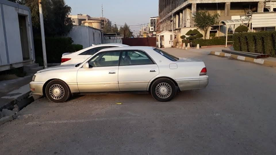 سلام عليكم سياره راس الثور مكفوله من كلشي رقم انبار انكليزي بسمي سياره مكينة وكير 3000 فيشه وبطل اسود جاهزه مابيه أي نقص حداديه تخم تاير دوشمه جديده السعر 95 تواصل رقمي بيه واتساب *********** موديل 97
