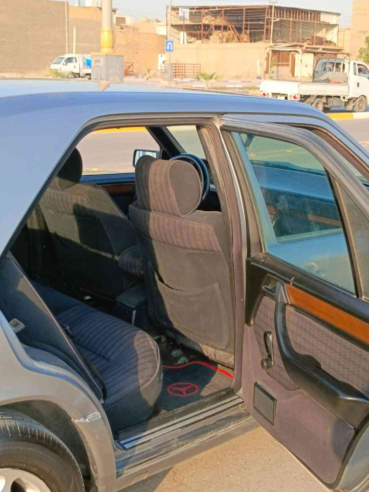مرسيدس E300 • ١٩٩٠ • ما مصبوغه
