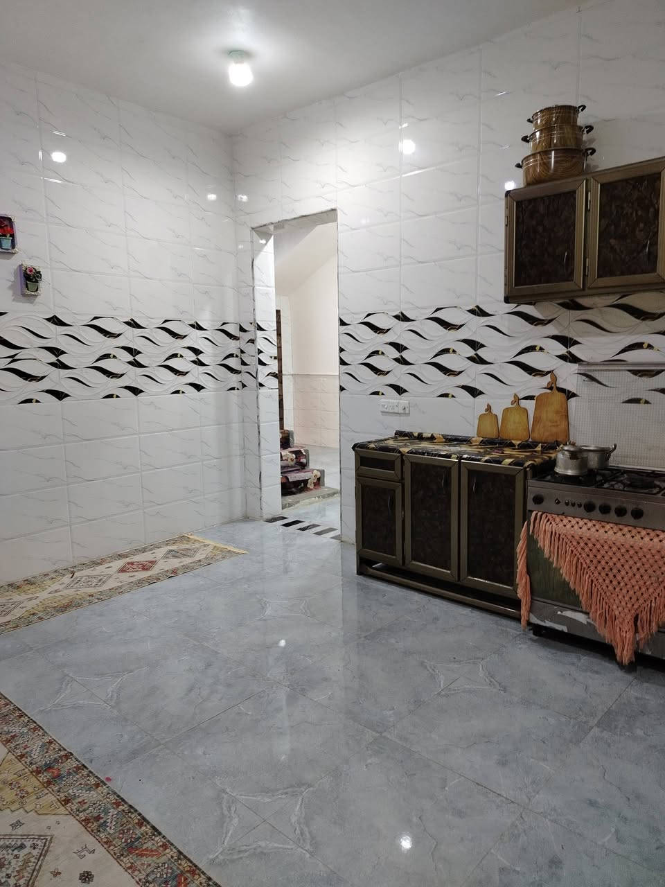بيت للبيع • ٢٠٠م • قرب مول ابو نور