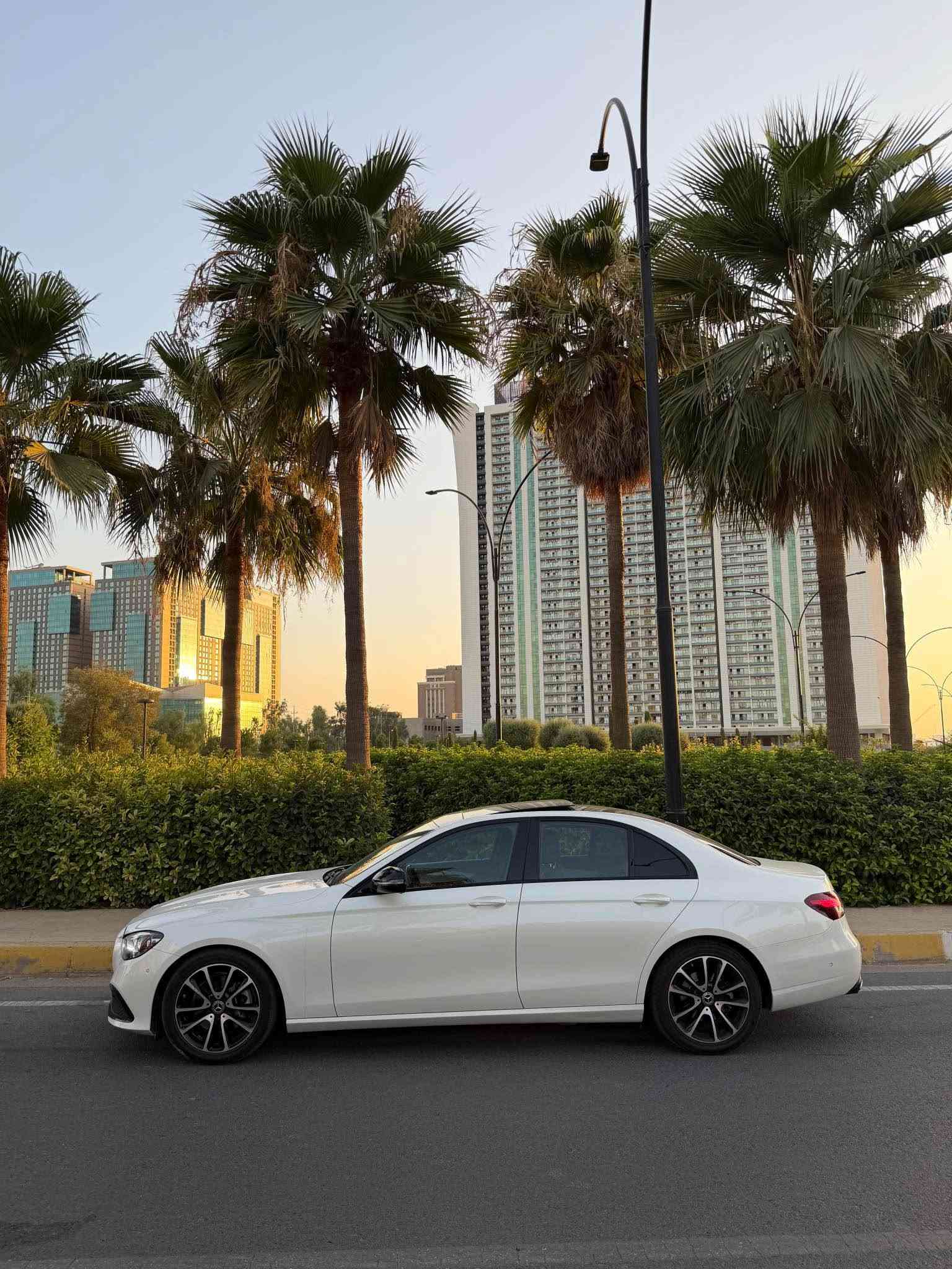 Mercedes E200 
2021 
2 Swec zaman 
Panorama 
Sanduq shaft 
Almani Zaman 
Be boyax 
Bas chand cheyak PDR HAYA fa7sakam post krdya 
120 hazar km royya 
Masafat full 
S3r 295
*********** أربيل, العراق
