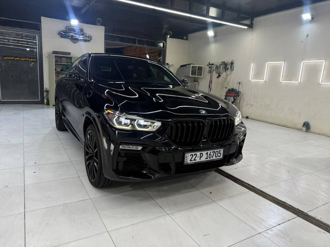 BMW X6  50i
موديل 2022 كلين تايتل فول مواصفات محرك V8  اعلئ فئه السعر 45 الف دولار  
المكان الديوانيه 
***********
