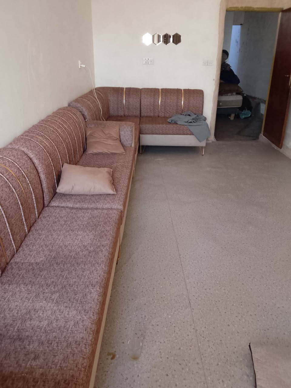 بيت 100متر واق حال 130متر للبيع بيع مستعجل وره السيطره الثانيه بنيان جديد ***********الي ما يحصلني يعلق واني ادخله
