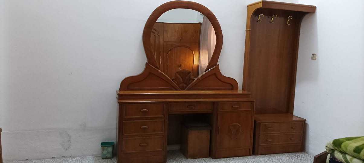 غرفة ومرجوحه للبيع
غرفة خشب صاج انجاره سعرها مليون وربع وبيها مجال 
مرجوحه بـ 250 الف 

للاستفسار الاتصال على هذا الرقم ***********

