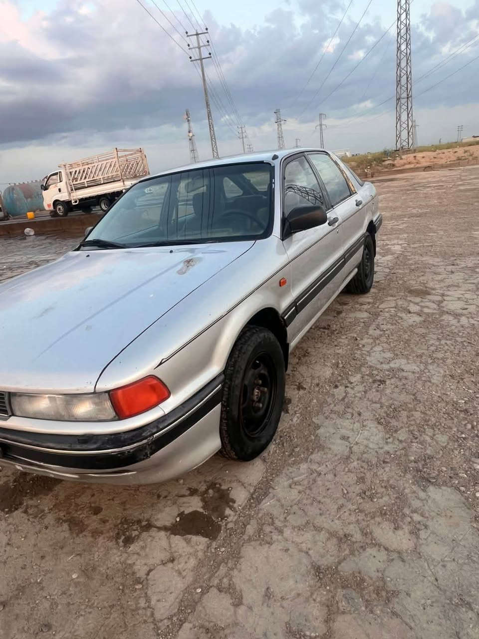 متسيوبيشي كلنت ماسحه 
موديل 91 كير عادي رقم صلاح الدين 
سياره نضيفه كير محرك تجفيت جديد وينشدلها تبريد   
مبيها صبغ كشرها بلادي مكفوله من الخياس والحادث 
سعرها 33 وبيها مجال مكانها سامرا 
*********** بيع او مراوس
