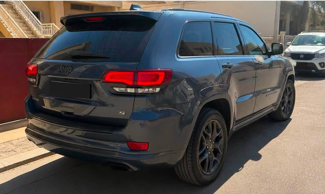 🔥 Jeep Grand Cherokee S | 2020 🔥

🇺🇸 خليجي – وكالة هارلم
🧿 فئة S أم الرادار
🌊 لون بحري مميز
⚙️ مكينة 6 سلندر
📍 ماشي 90,000 كم فقط

المواصفات:
• بصمة
• بانوراما
• مقاعد جلد كهربائية + تدفئة
• ذاكرة لمقعد السائق
• نظام صوتي 14 سماعة
• ستيرن كهرباء + تدفئة
• مثبت سرعة
• جنطة كهربائية
• فور ويل 4×4
• نظام توقف ذاتي
• Auto Park – اصطفاف تلقائي
• لايتات زينون + زراكات لايتات
• مرايات شفط + إشارات بالمرايات
• رادار النقطة العمياء
• تدفئة المرايات الجانبية
• رادار ومانع تصادم
• كامرة خلفية
• حساسات 360°
• Auto Stop لإطفاء المحرك أثناء التوقف والازدحام
• 5 وضعيات قيادة
• Apple CarPlay
• دوس كهرباء

✨ مميزات إضافية:
• رقم أربيل الجديد، حرة بأسمي
• تخم تايرات جديد مبدل قبل شهرين
• سيارة نظيفة جدًا ومكفولة
• فقط بارد بداخل الدوسة عند فتح الباب الخلفي
• سنوية تضليل سنة 80%
• مغلفة PPF بضمان 10 سنوات
السعر 288 ورقه وبيه مجال للشراي
📞 لاتصال: 
***********
