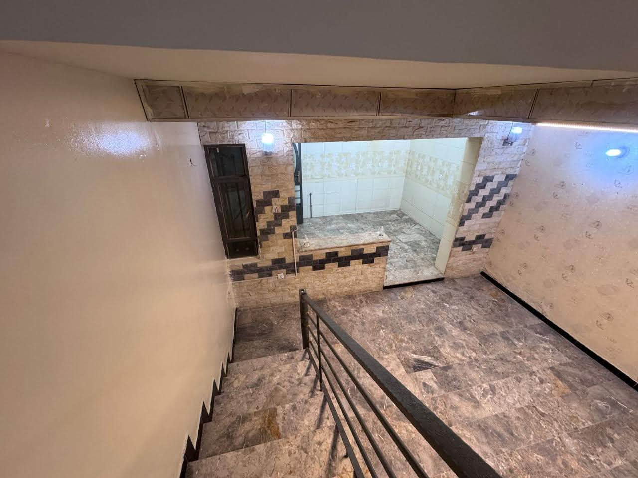 🏡 للإيجار | دار سكنية نظيفة في اليرموك – حي النفط
✨ فرصة مميزة للعوائل الباحثة عن الراحة والسكن الهادئ.

📍 الموقع: اليرموك – حي النفط
📐 المساحة: 100 م²
🛏️ التفاصيل:
• غرفتا نوم
• صالة
• مطبخ
• حمّام

💰 بدل الإيجار: 1,300,000 دينار عراقي شهرياً

🔹 الإيجار للعوائل فقط

📞 للتواصل والاستفسار:
***********
