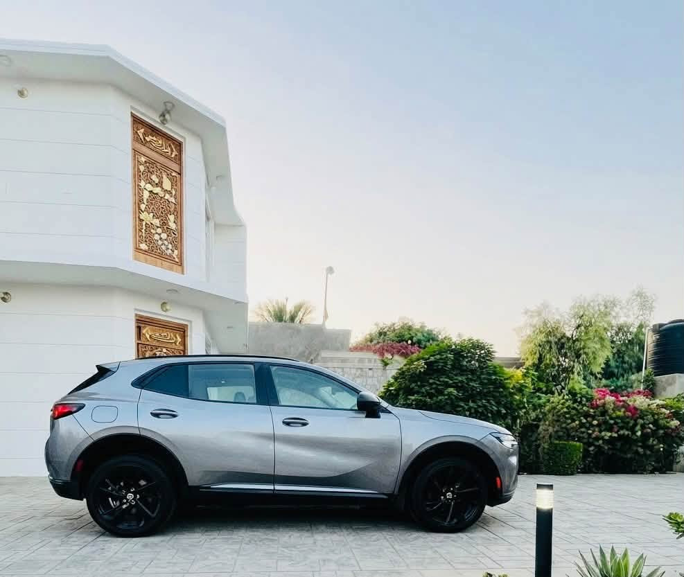 سلام عليكم
سياره لبيع تراهم مراوس 
2022
BUICK ENCLAVE PREMIUM AWD فخر
 الصناعة الامريكية
بيوك انكليف بريميوم موديل 2022
،، المواصفات ،،
محرك 6 سلندر 3600 VVT تنفس طبيعي 
يشتغل بانزين عادي
بصمة تشغيل + بصمة ابواب 
مقاعد منفصلة ملكي 7 راكب 
مقاعد جلد + تدفئة وتبريد + مساج امامي + كهرباء 
طي المقاعد الخلفية كهرباء 
التحكم بالمقود كهرباء + تدفئة بالمقود 
رادار امامي + خلفي + جانبي + تنبية اهتزاز مقعد السائق عند الاقتراب من شي 
5 كامرات محيطية + اسطفاف تلقائي
حساس امامي + خلفي 
صندوك كهرباء + استشعار الفتح عند الاقتراب 
تشغيل عن بعد 
داتو شو عرض بالجامة الامامية 
تحكم فول 
انظمة قيادة متعددة 
فور ويل 4×4
لايت زنون عالي ناصي + لد نهاري + بك لايت لد
كير دكم 9 نمر 
هندبريك دكمة 
نزول الجام وصعودة بالريمونت
انارة داخلية + اشارة ترحيب بيوك
تبريد 3 قطع ثلج بدون فصلة بالوقوف
ويل كب مقاس 18انج
وبعد بية مواصفات هواي 
السيارة رزانة وعزل ممتاز جدا 

حادثهة موضح فقط جاملغ امامي بدون دواخل بدون ايرباك 
مكانه بابل الشوملي 
السعر 153 
رقم اربيل  
***********
