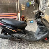 دراجه بريز كامت قبل اشهر كامت وجفتته وتركته وهسه بدلت ثنين تايرات جديد...