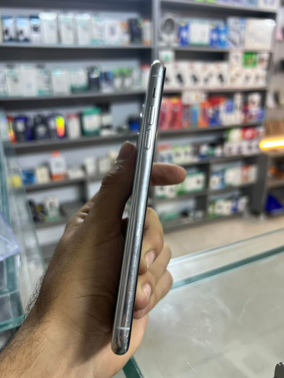 Iphone 11 pro max 256gb 1 sim
پاتری ٧٦ە مۆبایلەکە هەموو شتێکی بیلادیە بەس فەیس ئادیی ئیش ناکات سحریشی ٣٥٠ هەزارە مامەڵەشی تێدایە ئەوەش رەقەم ***********

