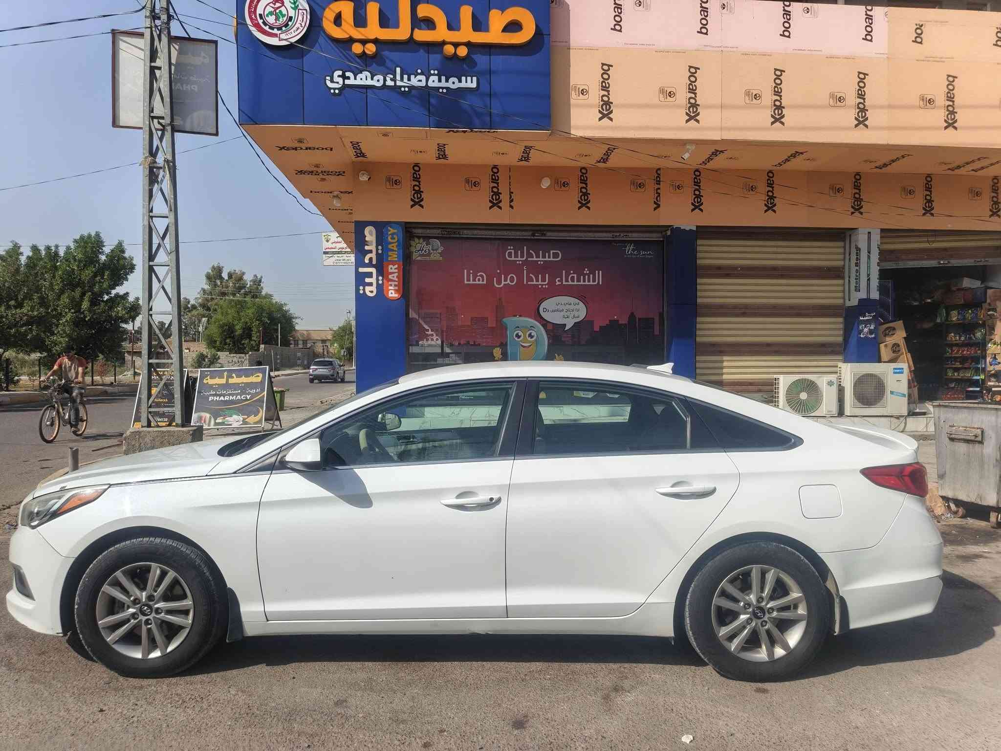 سلام عليكم للبيع  سوناتا موديل 2017 وارد أمريكي بدون ضرر كفاله عامه السياره مواصفات عاديه رقم بغداد مشروع وطني تحويل مباشر سيارة كير مكينه تبريد صدر أمامي خلفي خير من الله حجم المحرك 2000GDi صور حادثها و السونار مرفقه مع الصور شاشه كبيره بالعراق صار بيها تكشير بكصه القماره وشويه بالتكمه قليلة جدا بيها تكشير السبب لأن لون أبيض صدفي 
فقط تكشير لا صبغ ولا شي بيها منظومة غاز. 
العنوان/ ( ديالى بعقوبة التحرير). 
السعر / (113 وبيه مجال بسيط). 
الرقم / ( ***********).
الرقم / ( ***********).
