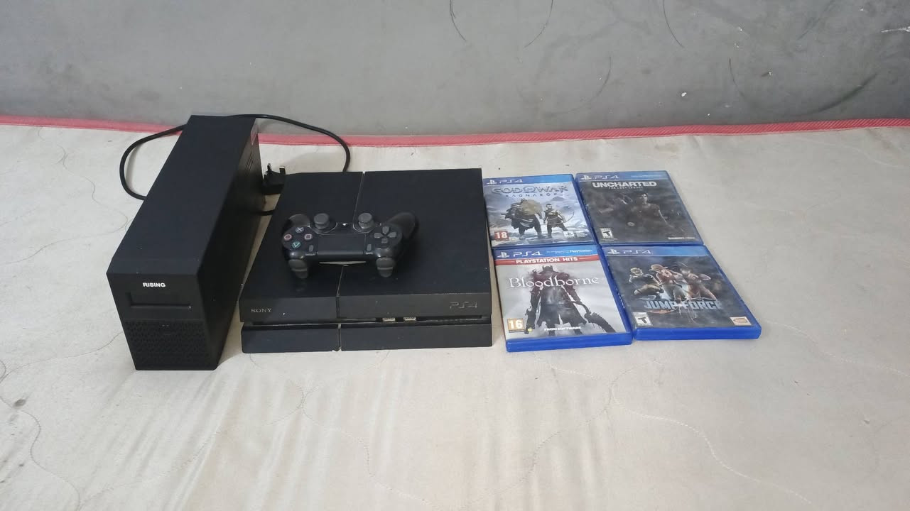 السلام عليكم
PS4 فات 
1 تيرا بابت 
ويا ups و جويستك و 4 اقراص و كل ملحقاته ما عدا الكارتون 
نضافة 80% وما مفتوح بس لغرض التنضيف 
تواصل وياي على الرقم *********** واتساب او اتصال
