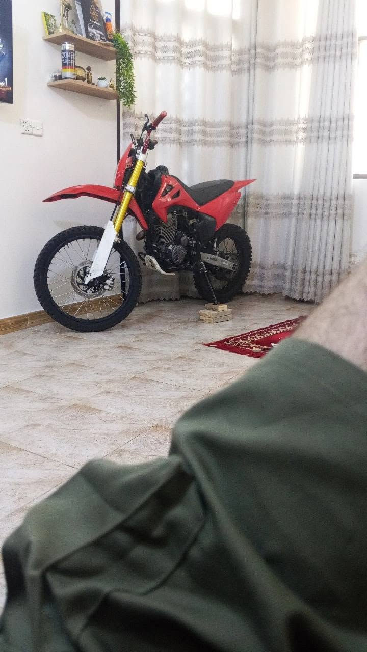 ماخذها بمليون قبل 3 اشهر
وما متعود عليها وكلبتها وطفت سكتت بعد 
على وضعها كوم حديد ب 650 عارضها
يعني منزل سعر مكينه خاف يطلع بيها شي وجاي ابيع كوم حديد ***********
