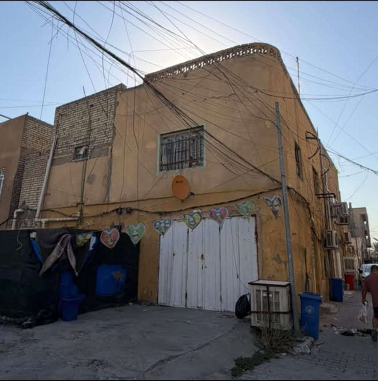 نصف قطعة للبيع المساحة 86 مكان قطاع الرابع الشارع العريض الي خلف مطعم الرياضي ركن للستفسار اكثر اتصل بصاحب الدار ‭***********‬
