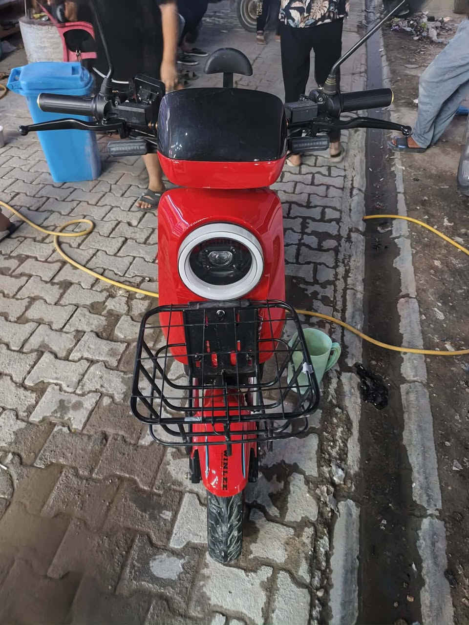 السلام عليكم دراجه شحن K9 جديده 5بطاريات 4سرع
ام يثري لايت نشره زنون
بايدر مكفول وجديده 
المكان نجف المناذره حي العسكري 
تواصل علئ هذا الرقم ***********
