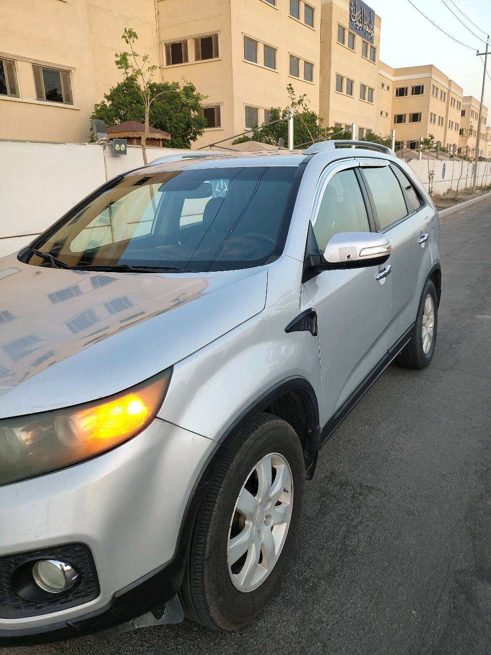 سورنتو ١١ فول عدا فتحه 
صبغ بنيد وباب وره سايق وشرط بدون دواخل وحتى بدون ايرباك
مكينة V6 3.5 مرغوب
مكينه مفتوح كير عالشركة شرط التراي والفحص بيها سونار تريد تاخذ سونار بكيفك بعد
رقم بغداد باسمي رقم وهزة جديد بس تحول كبل 
*********** واتساب
السعر مناسب ١١٨ وبيها مجال