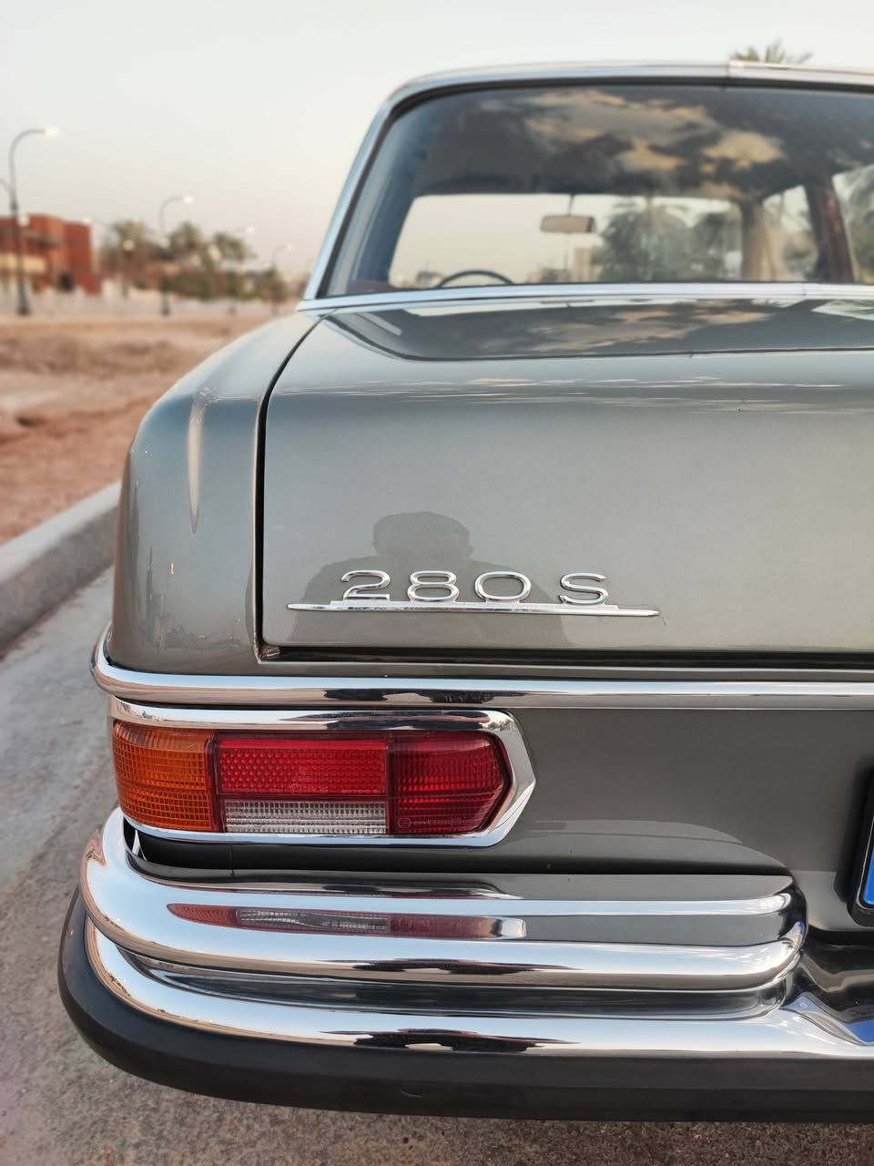 للبيع جديد مرسيدس مخزن دخول جديد موديل 1967بدون رقم تترقم باسم المشتري او تريد نرقملك وننطي وكاله ماشيه 69000 الف لون سمنتي مميز مقفوله من الحادث كير ومحرك بلادي كير عادي تعليك مكان السياره بابل الحله الجمعيه اخوان السياره جديده بمعنى الكلمه الحقيقه احلى من الصور للاستفسار الاتصال 
***********
***********
ابو حسين
