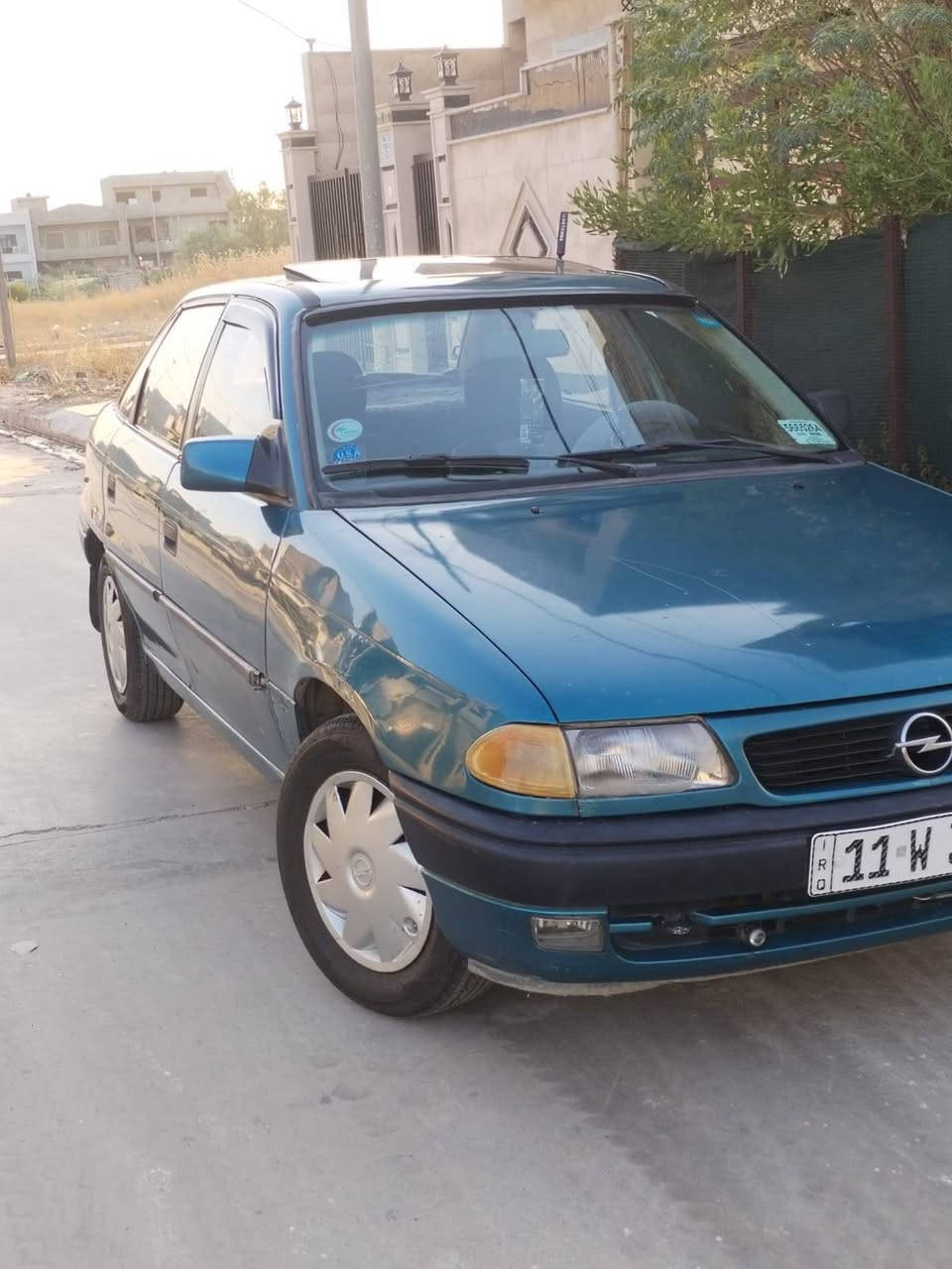 للبيع استرة موديل 1993محرك 16 بي بخار قفل مركزي  شاشة مصبوغة حزام بدون دواخل رقم بغداد بسمي شرط تحويل بالموصل السعر 41 للتواصل ***********
