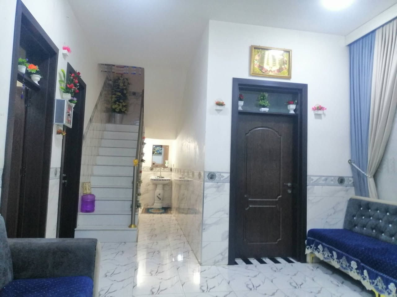 مشتمل للبيع في الفلوجه حي الشهداء قرب جامع الأنبياء مساحه ١٢٥ على حديقة بناء حديث طابق ونصف يحتوي 2 غرف نوم وصاله عدد واستقبال ومطبخ و2 حمامات داخليه وخارجيه شارع 10 تبليط السعر ١٠٥ مليون وبي مجال بسيط للاستفسار مراجعة مكتب القمه للعقار او الاتصال على الأرقام التاليه *********** ***********
