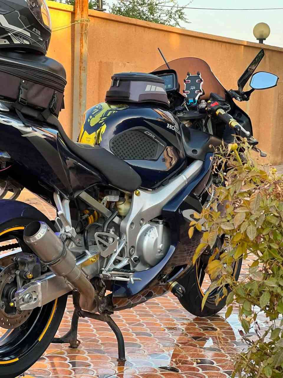 كفالة عامة 🚩كفالة عامة 🚩
دراجة هواند 600 cbr f4i لون حبري موديل 2006
جديدة معنى الكلمة اخت الزيرو ممشاها 11 الف حقيقي
بدون رقم بدون اوراق مكفولة انتربول او طلب او عشائرياً او سرقة
مقاطع كاملة للدراجة و للغراض موجودة الي مهتم يتواصل
 كفالة عامة من التاير للتاير

عليها اضافات هواي
جنط ثنين مغناطيس قوي و ثانية مشدودة بالكشن
مري h2 كاربون + مري الكاربون
زعانف كاربون
يدات بلون ذهبي
واقيات يد خارجية كاربون مطعم بذهبي
الكشن مدوشم بلون اصفر
قاري فولتية
ستاند مانع اهتزاز
شاشة دراجة
قاعدة رقم خلفي لايت
سلايدرات زوجين
كزوز رياضي وياها sc
وكزوز الي عليها رياضي كاربون مع كاتم
الغراض الي خارج الدراجة تاخذها من تشتري الدراجة
الغراض الي خارج الدراجة ممشدودة تجيك ويا الدراجة ⬇️
كامرة سبورت 1080 + مري الدراجة الاصلية + يدات الدراجة الاصلية + سلايدرات زوج ذهبي + لواصق ويل + مساعد ستيرن ذهبي + ستاند متحرك حر + اشاير + كزوز sc + ستاند تلفون رگبة + الخوذة gike مع كامل الملحقات + قبضات تانكي ثنين ذهبي و ازرق

مكان الدراجة الانبار - الرمادي
السعر على الرقم. ***********

تاخذ الدراجة تفحص وين ما تروح و تخابرني اي مشكلة بالدراجة فلوسك ترجع لك
