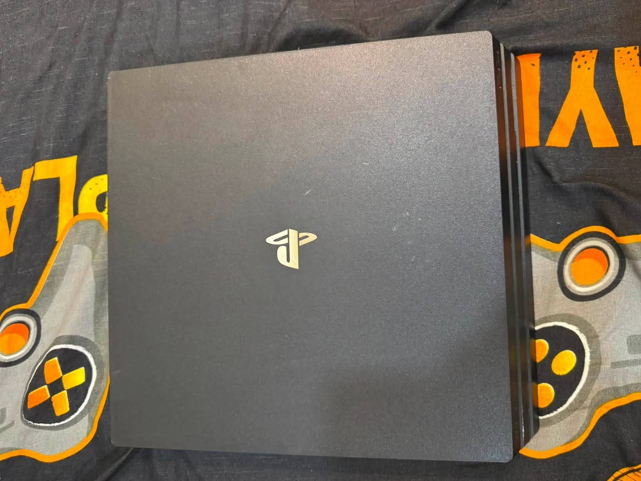 للبيع: بلايستيشن 4 برو 1 تيرا PS4 Pro
الحالة: نضيف جداً ومحافظ عليه
السعة: 1 تيرا 
الملحقات: 1 يد اصلية + كيبلات الباور والـHDMI  موجودة

الجهاز ما مفتوح وما بي اي عطل، وشغال 100%
المكان: كركوك 
السعر: خاص او اتصال ***********
للتواصل: دزلي خاص

البيع للشراي الصدگ فقط ✅
