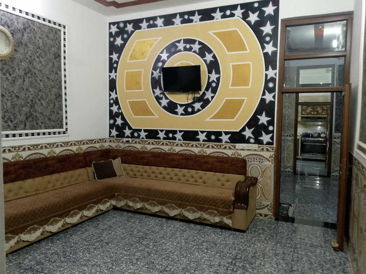 دار المساحة ١٧٥ متر حي القادة خلف بيت ذبان بسعر جيد للاستفسار الاتصال على الرقم *********** او مراجعة مكتب الديار شارع العلوة مقابل فرع ملعب منصور

