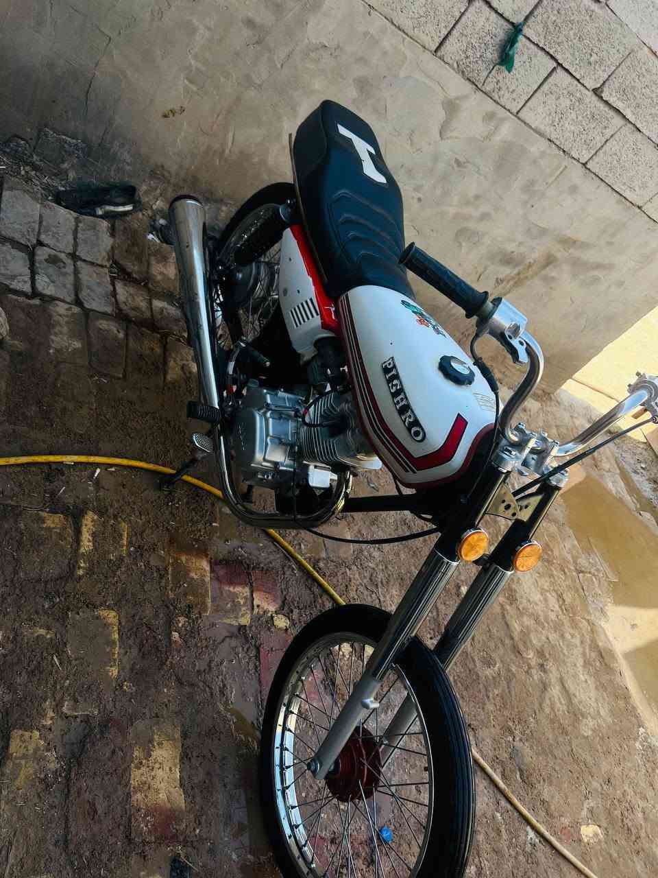 سلام عليكم البيع دراجه البيع دراجه كفاله عامه
مكينه جديده سعر550 وبيها مجال قليل 
تواصل وتساب ***********

