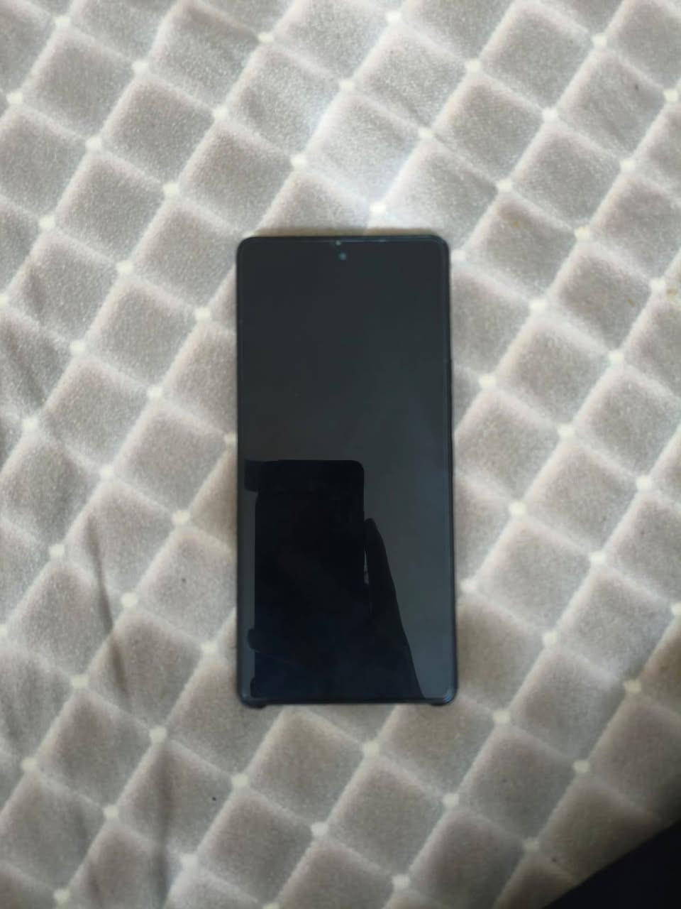 السلام عليكم ورحمة الله
TECNO CAMON 30 PRO (5g)
تليفون ما ناقصه اي شي فقط مبدل شاشه اصليه تليفون اي صرف شحن مابي شاهد الله السعر 225 وبي مجال 
الرقم *********** واتساب 
المكان بغداد.حي النصر

