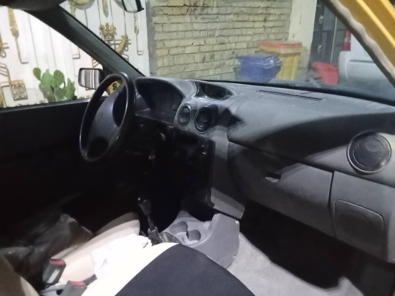 سلام عليكم سيارة سايبه للبيع بل قصد موديل ٢٠١٣ سيارة نضيفه كير ومكينه نضيفات شواصي جدد حداديه نضيفه بدي شوف العين هيئه وغرامه مصفره للبيع فقط قصد: رقم الهاتف *********** بي واتساب
