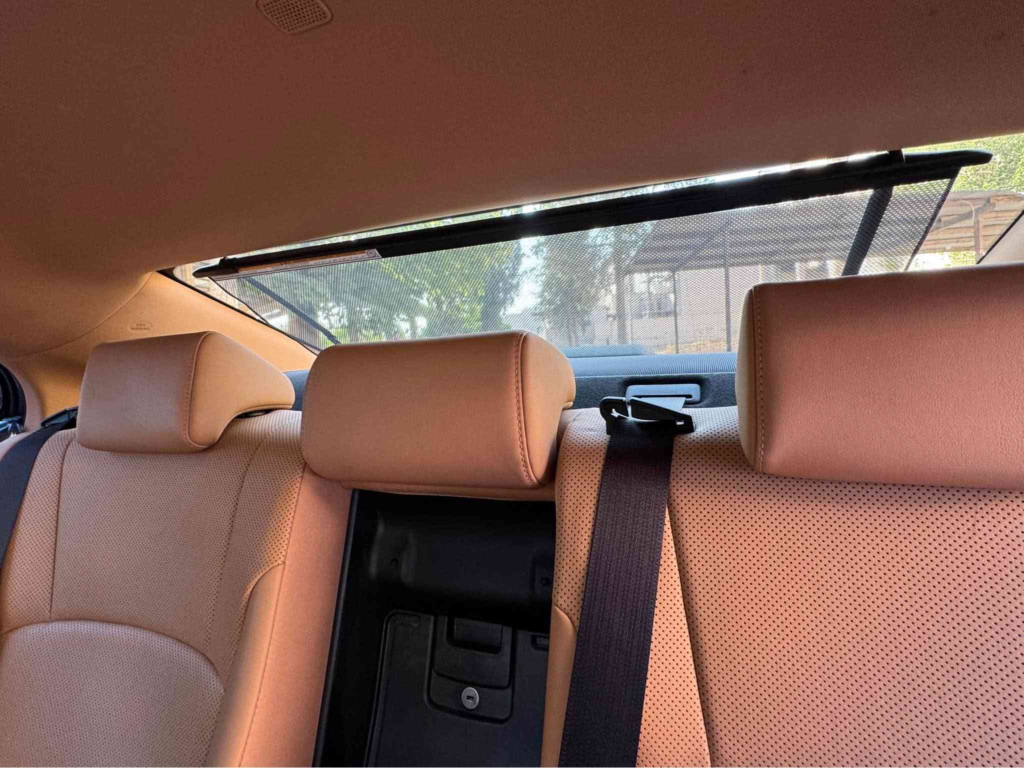 Lexus 2024 ES300H 
Hybrid
سەیارەکە فول مواسەفاتی خلیجیە 
ناوقەیسی و بەسمە 
پێش و دوا حاسە 
شاشە و کامێرە و کار پلەی 
پەردە
زۆر مواسەفاتی تر 
سەیارەکە پێش و دوای کەپسە ئیرباگی نەتەقیوە ڕەسمی حادیسەکەشی هەیە 
٢ پارچەی بۆیاخە چەمەلەخی دواوە و سنوق بێناوگرتن 
گێڕ و مەکینەو تەحویل و غەرامە بە شەرت 
نرخ:٢٦٥
*********** السليمانية, العراق
