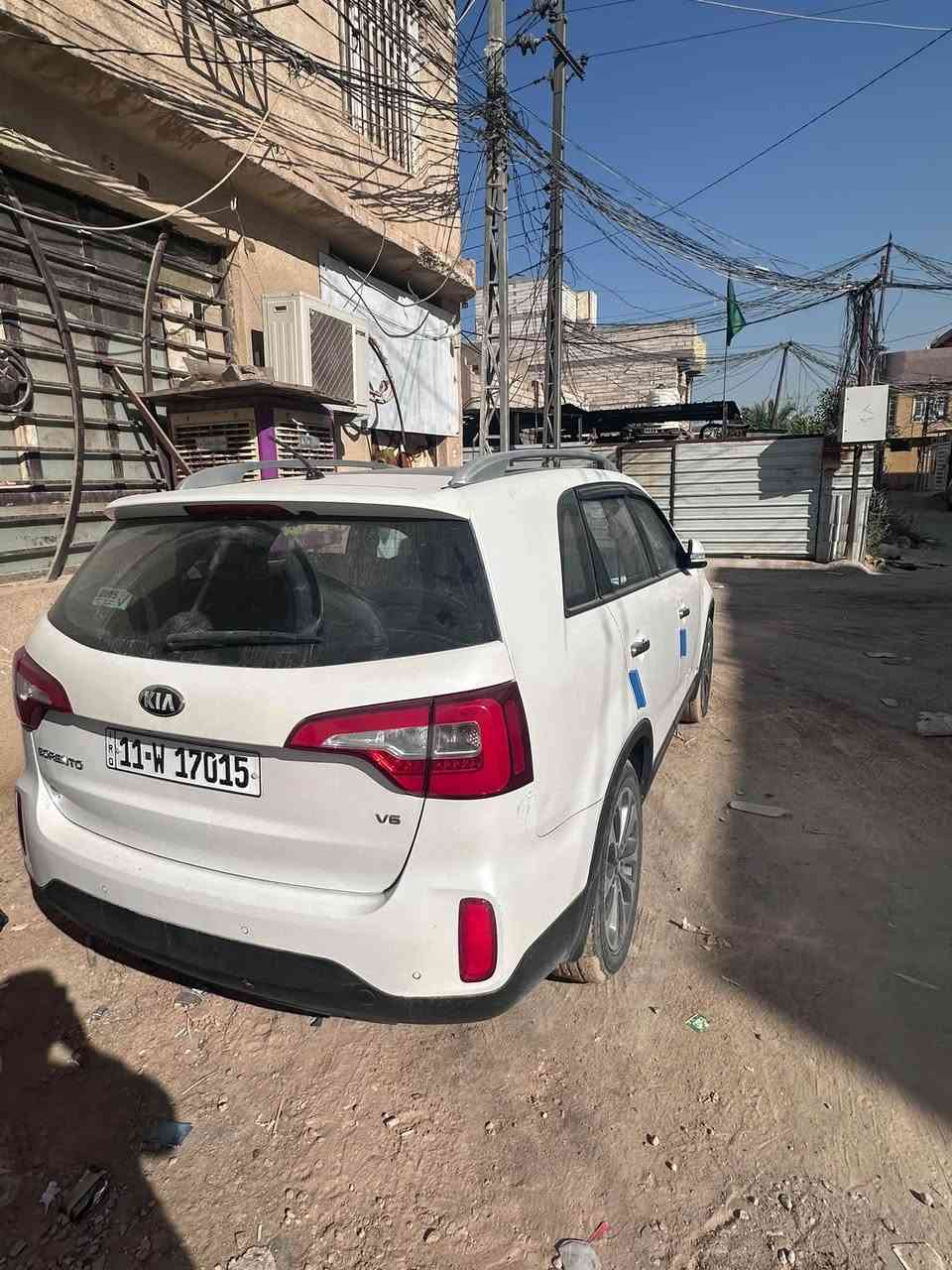 سورنتو 15 كويتي.   فووول.   ماشيه 190 المكان. كربلاء مكفووله. من الصبغ.  محرك كير. مامفتوح.   بئسمي.  مكان كربلاء السعر 180
