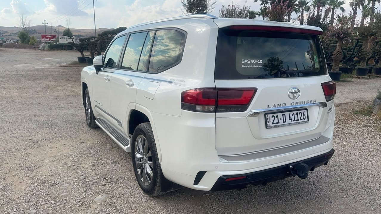 Land Cruiser 2024 GXR limited 
Be boyax
Be sard 
Be shwxt
Zamane sharekae saz 
Tanha 19000 km roshtwa
*********** Singapore
